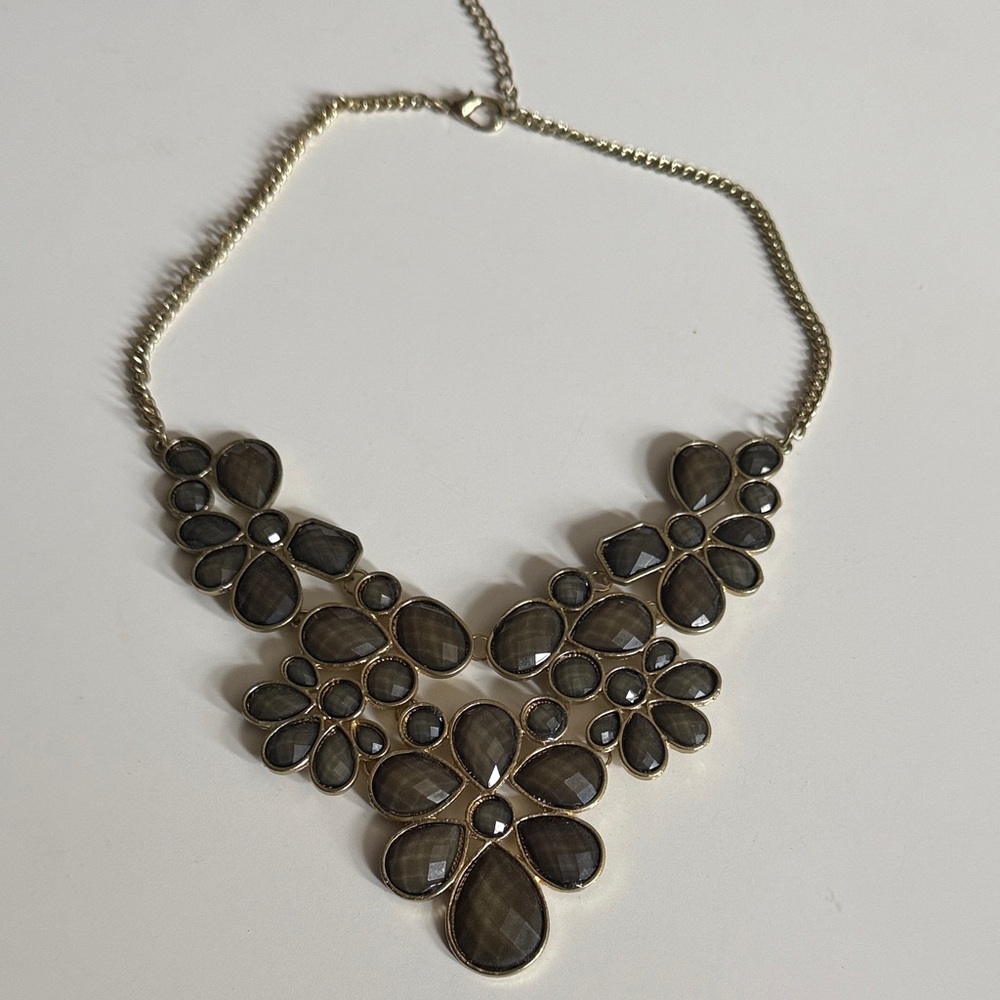 Elegant Black Floral Necklace